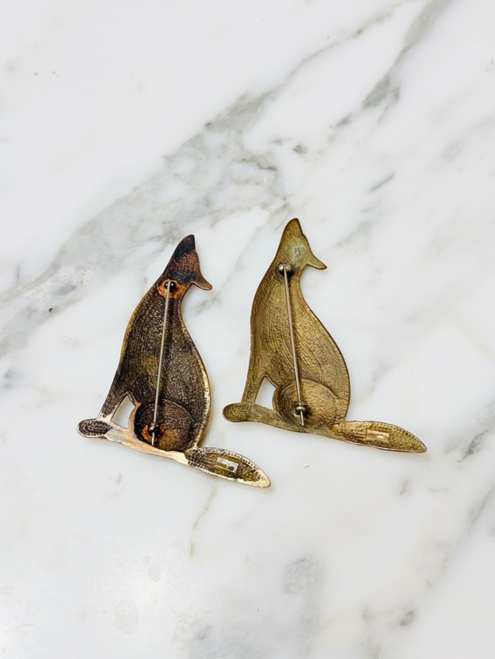 Vintage Pair of Bronze Howling Coyotes/Wolves - Picture 6 of 14